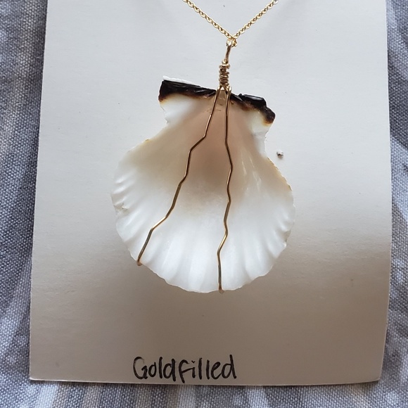 Shell Necklace - Picture 2 of 2